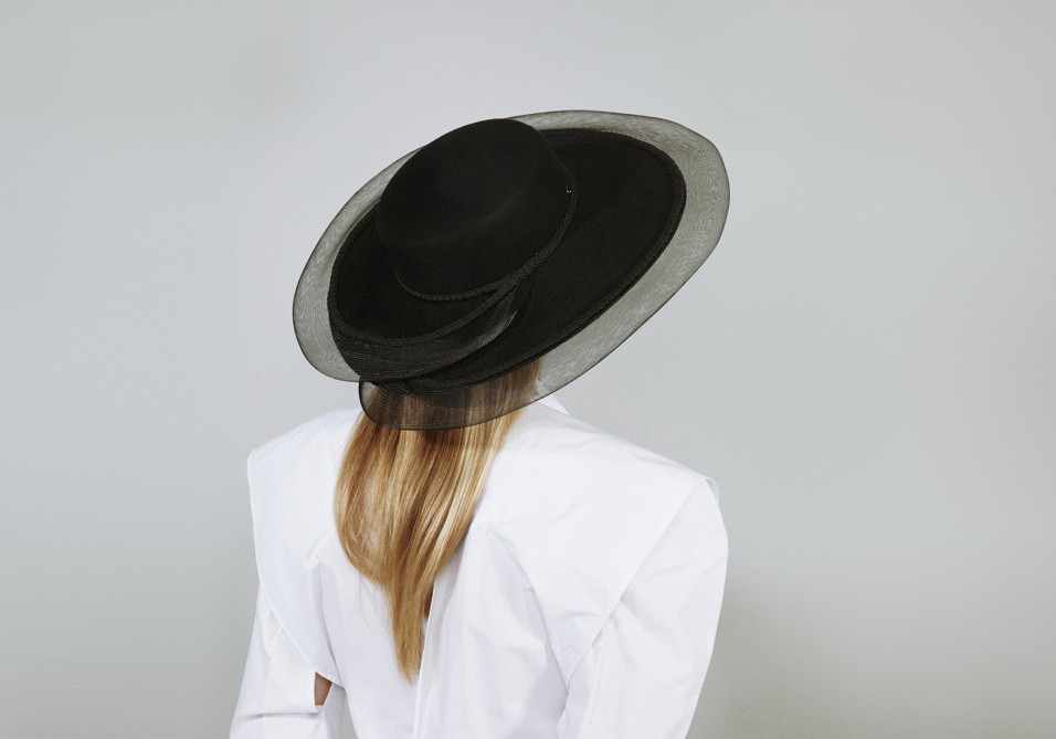 Wide boater hat