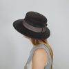 Hat in velvet felt