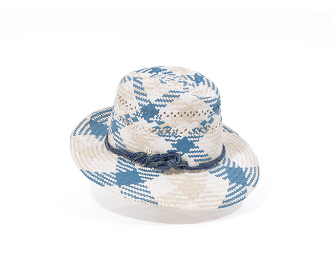 Fabienne-Delvigne-Chapeau-Fédora-Panama-Graphique-Bleu-