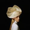 Lichte en delicate couture hoed