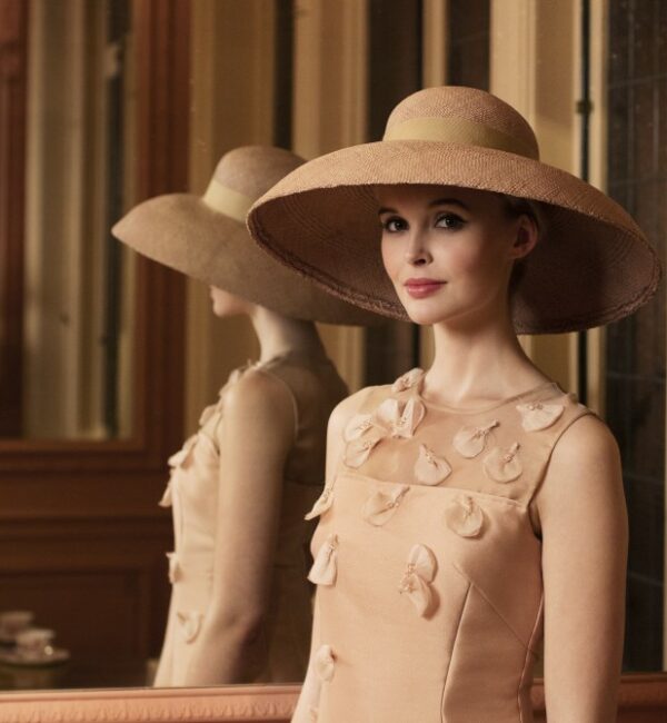 Capeline hat made in a mink colored panama, a must-have of La Maison