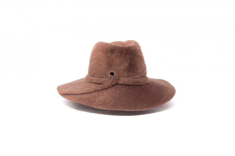 Fabienne-Delvigne-melusine-felt-wide brim hat-Malia-hazelnut-LR2-Canevas-LD-PS