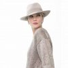 Waterdichte-fedora-hoed-Leyla-fluweelvilt-beige-FabienneDelvigne.LD-P2