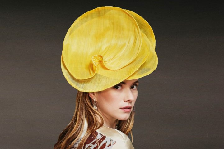 Fabienne-Delvigne-Hat-Calista-Jaune-fibre-de-banane