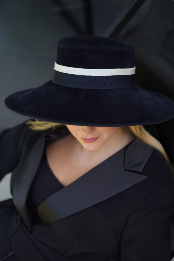 Velvet felt Hepburn Hat