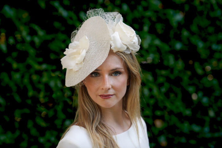 Discover our selection of hats for weddings: fedora hats, panama hats, boater hats...La Maison Fabienne Delvigne will accompany you and guide you!