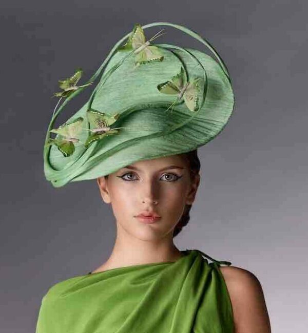 Chapeau spectaculaire -Atrémisia vert - Mariage coloré - Maison Fabienne Delvigne