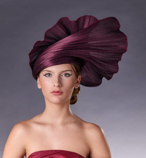 Chapeau spectaculaire - Chalina - Mariage coloré - Maison Fabienne Delvigne