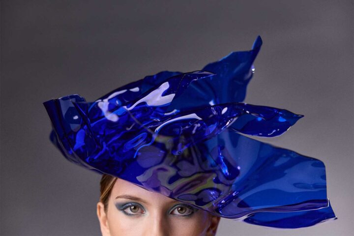 Chapeau design - Isaro plexi® - Mariage coloré -Maison Fabienne Delvigne