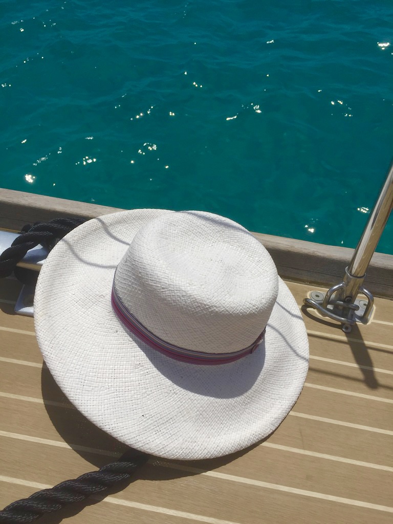 chapeau voyage - marbella - maison fabienne delvigne