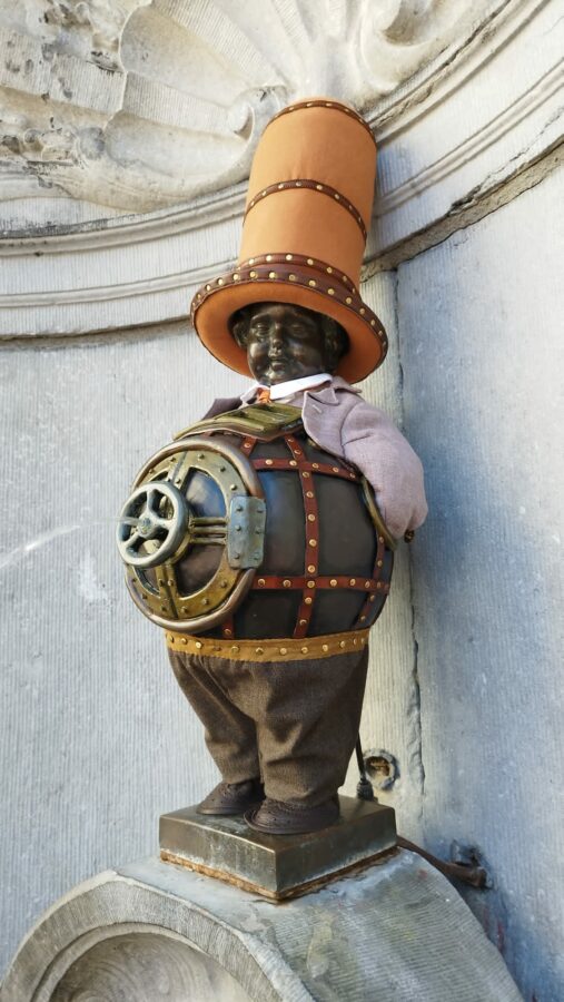 Manneken Pis- cirque du soleil- chapeau pour costume- maison fabienne delvigne