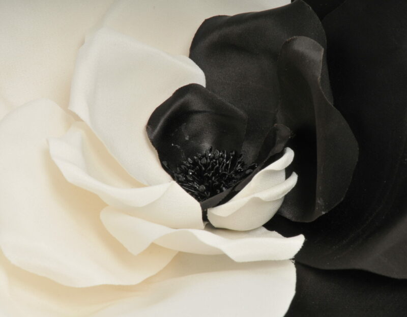 Grande Camelia Fleur Noir et Blanc Maison Fabienne Delvigne