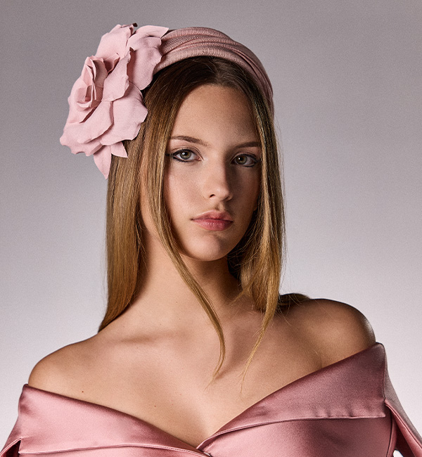 Serre-tête avec fleur- Althéa rose- Mariage coloré - Maison Fabienne Delvigne