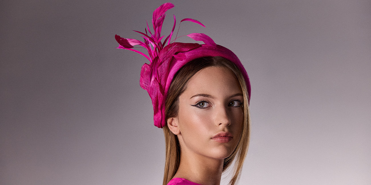 Serre-tête à plumes -Roselin - Fushia - Mariage coloré - Maison Fabienne Delvigne