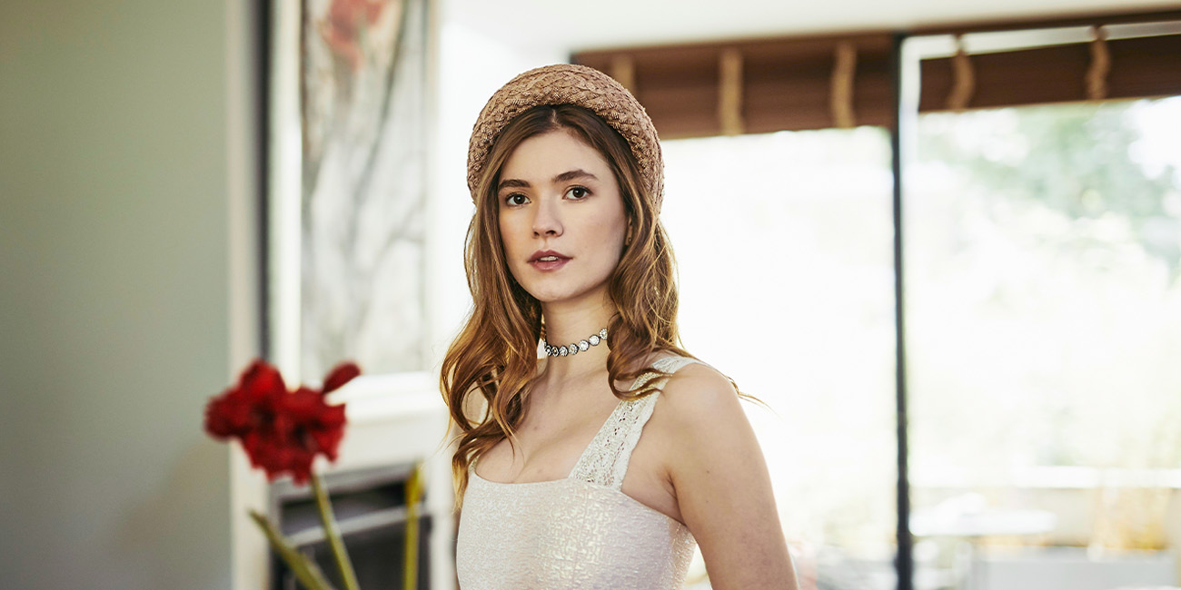 élégant Serre-tête rose - délicate fragrance - chapeau cérémonie - Maison fabienne delvigne